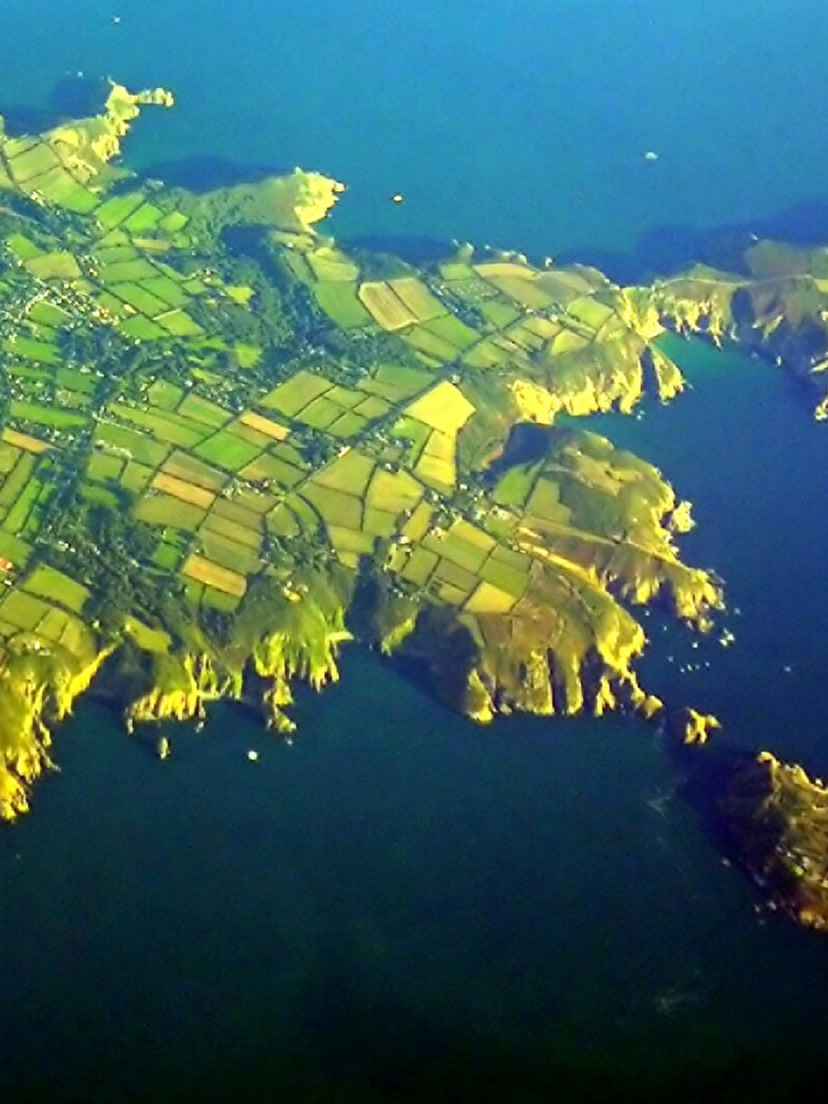 Guernsey eSIM - Photo 3